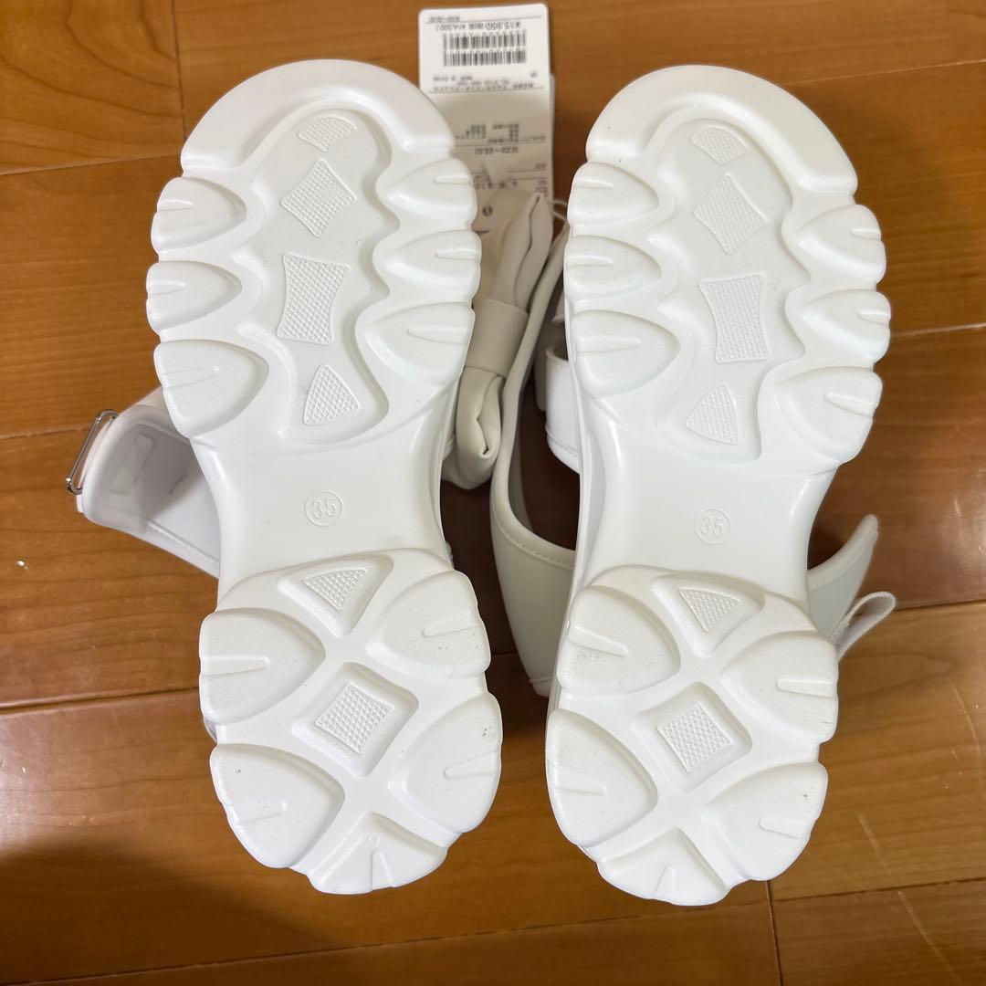 メゾピアノジュニア　リボン付きホワイト厚底サンダル　S(22〜22.5cm)