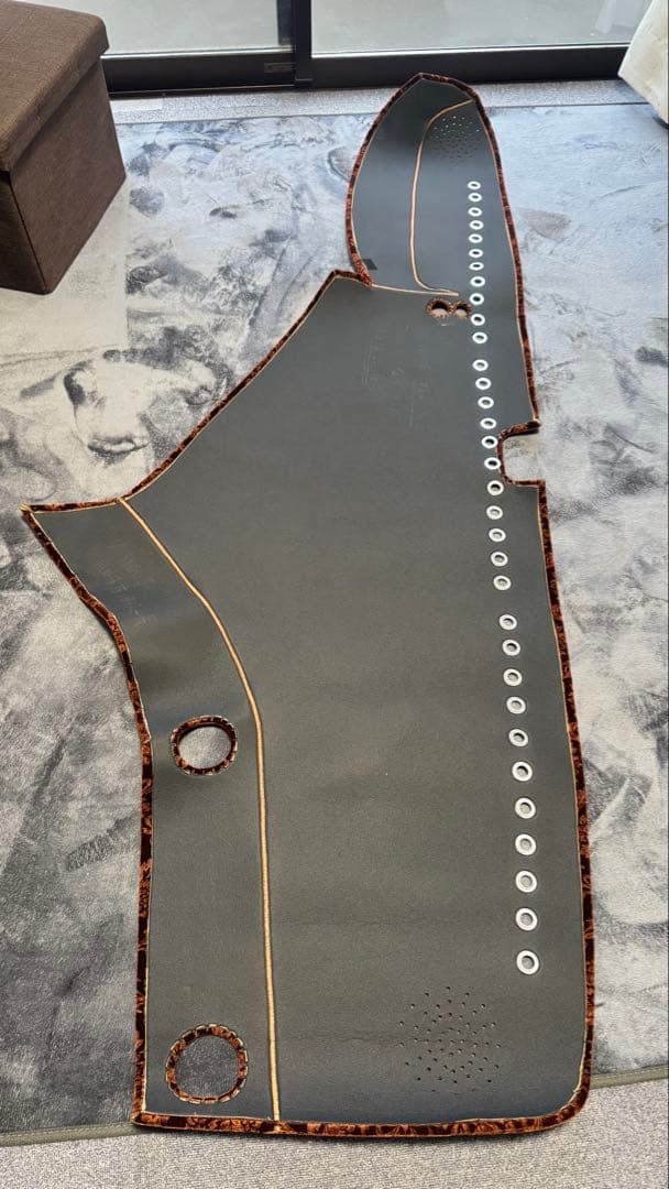 17プロフィア ダッシュマット ローレルブラウン 助手席前延長