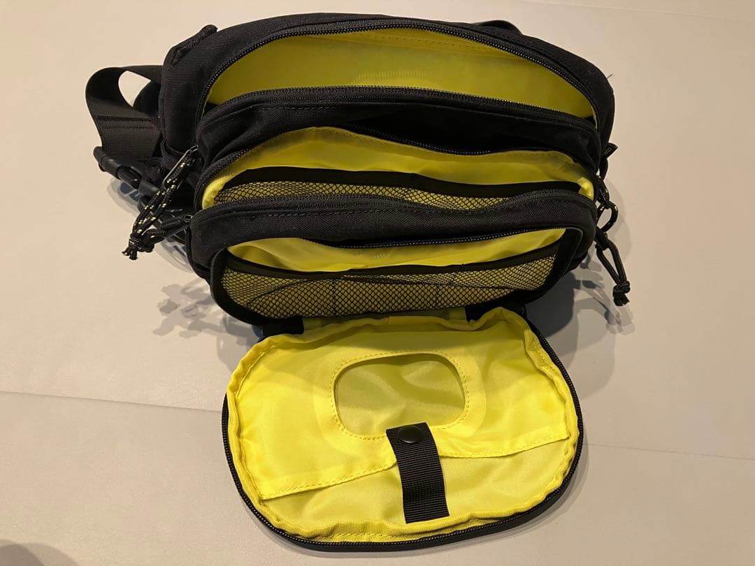 Hugoo 黒 ショルダーバッグ　ヒップシート