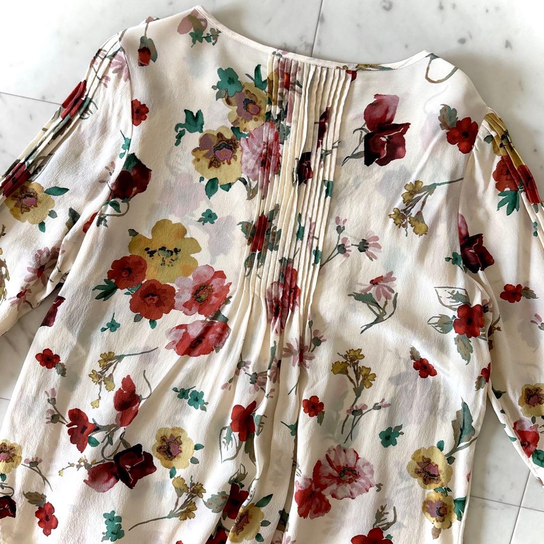 美品 エポカ シルク100% フラワープリントブラウス イタリア製 アイボリー
