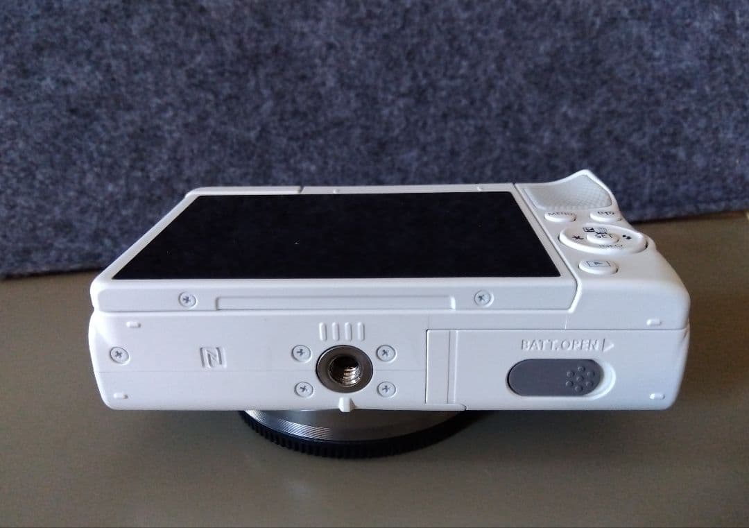 Canon EOS M100 ホワイト