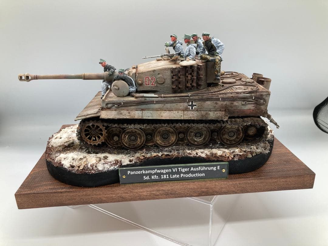 戦車模型完成品 1/35 ティーガー1後期型ヴィネット作品 全塗装済み完成品