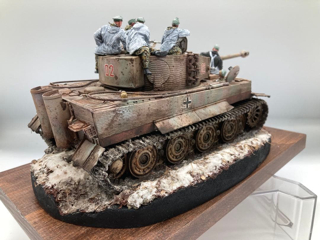 戦車模型完成品 1/35 ティーガー1後期型ヴィネット作品 全塗装済み完成品