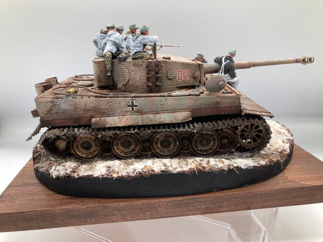 戦車模型完成品 1/35 ティーガー1後期型ヴィネット作品 全塗装済み完成品