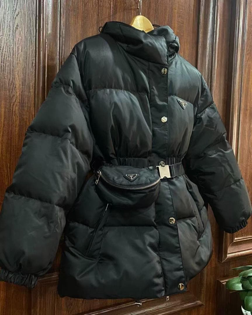 ブラック ダウンジャケット ウエストベルト付き~~.