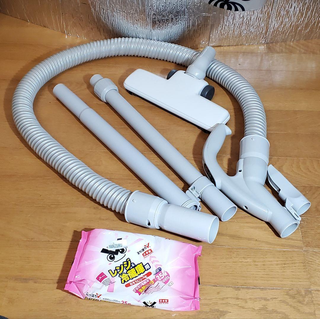 TOSHIBA　 紙パック式掃除機　紙パック1個付　軽量　東芝　2018年製