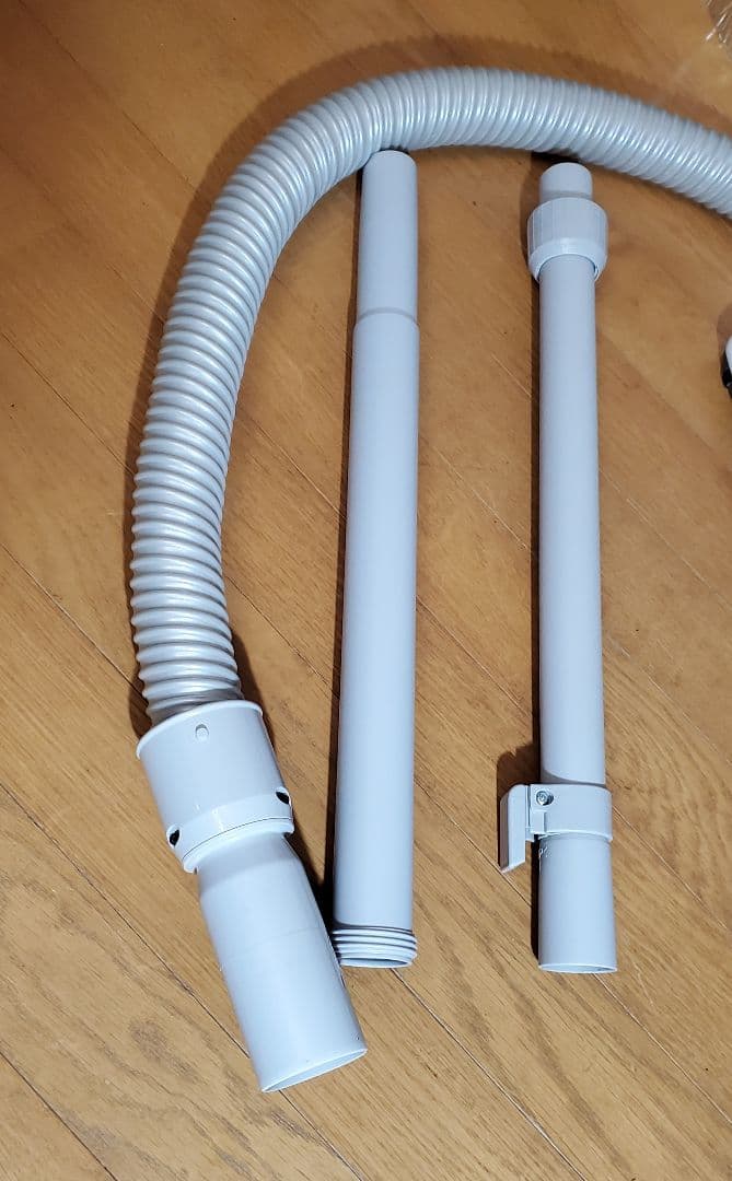 TOSHIBA　 紙パック式掃除機　紙パック1個付　軽量　東芝　2018年製