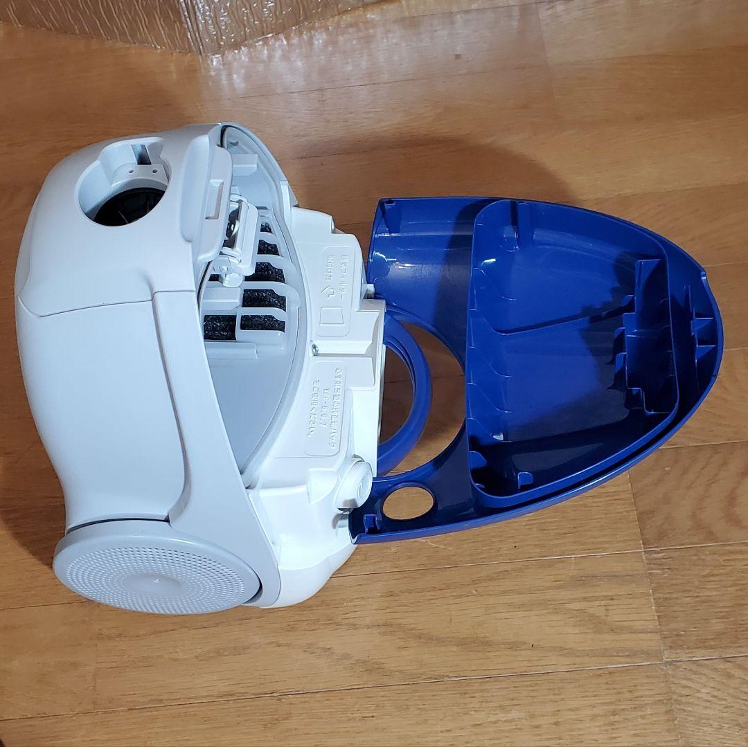 TOSHIBA　 紙パック式掃除機　紙パック1個付　軽量　東芝　2018年製