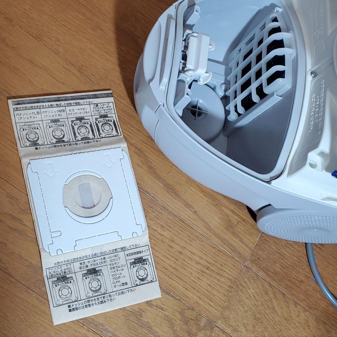 TOSHIBA　 紙パック式掃除機　紙パック1個付　軽量　東芝　2018年製