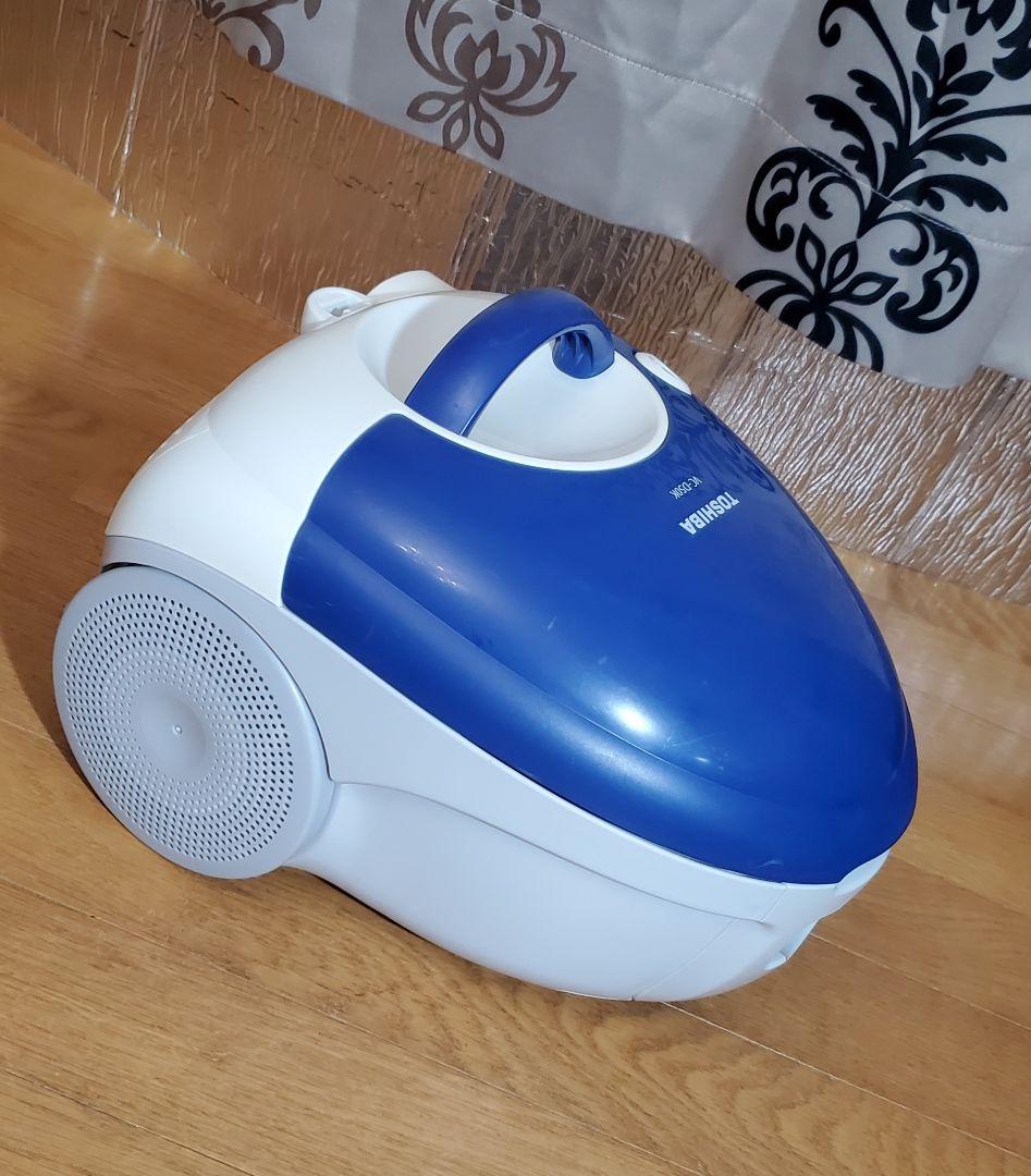 TOSHIBA　 紙パック式掃除機　紙パック1個付　軽量　東芝　2018年製