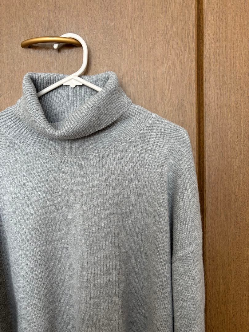 新品　北欧暮らしの道具店　やわらかに包むカシミヤシルク混タートルネックニット