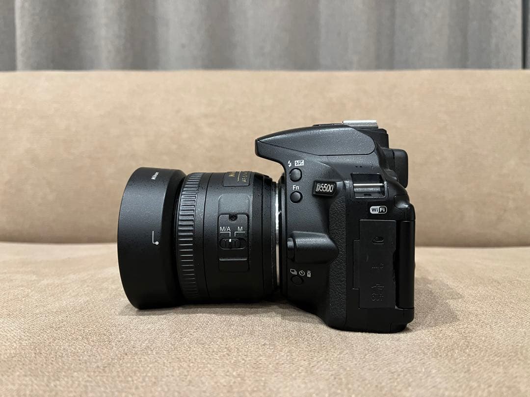 Nikon D5500 一眼レフカメラ キット(単焦点レンズ付き)