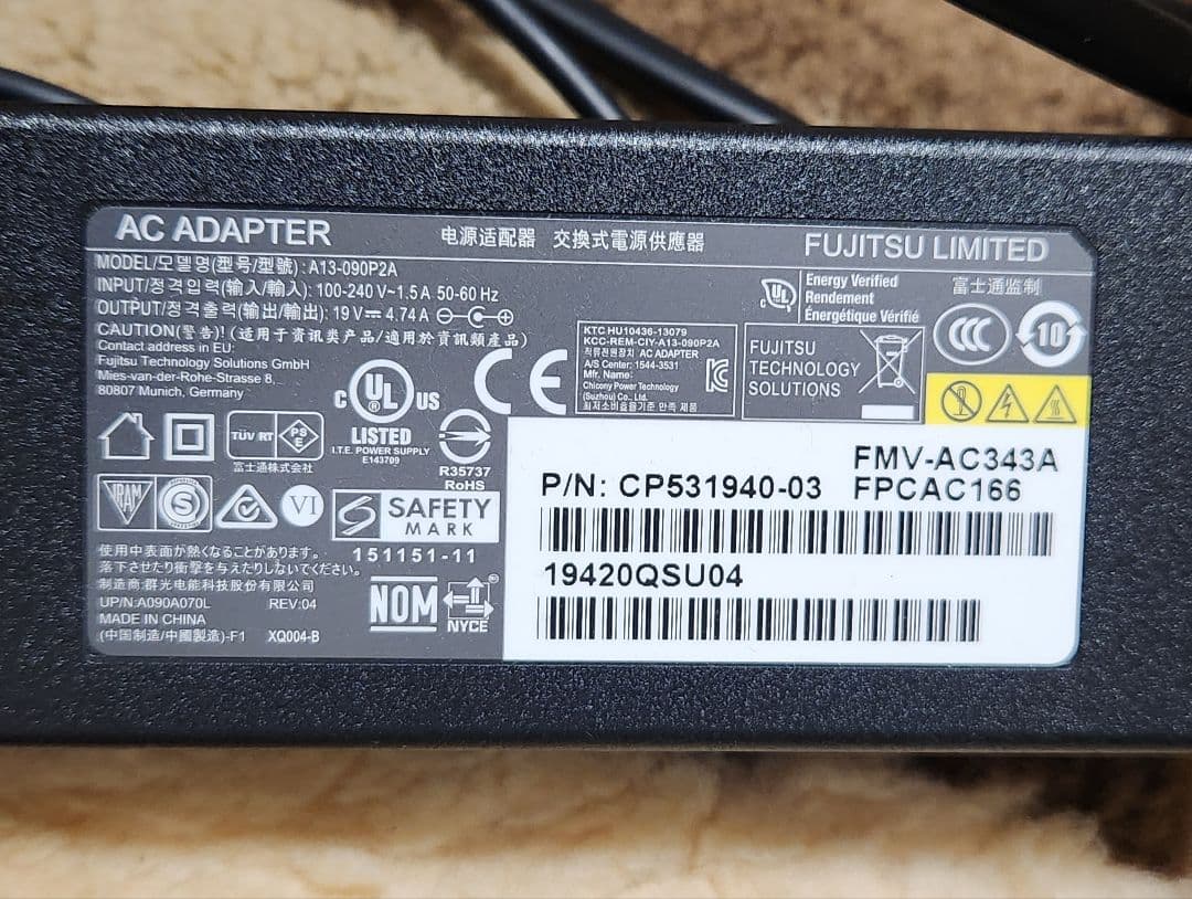 富士通　FMVF77D1B　HDD無　取説有　ジャンク