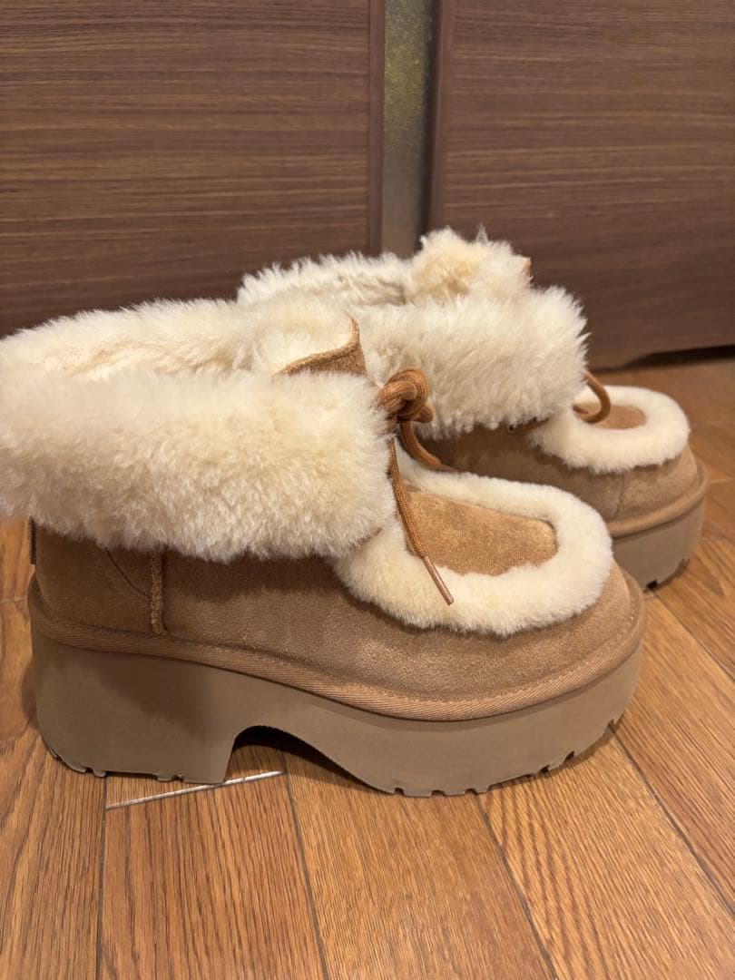 靴 UGG Esmee Lace Up 24cm