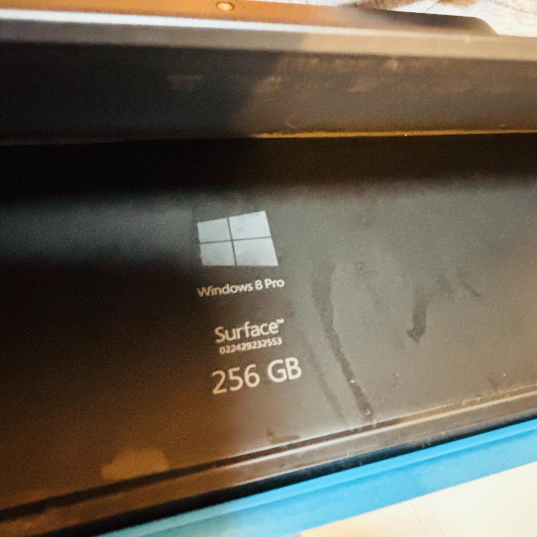 【フォロー割】Surface　256GB　キーボード・ケース・充電器付き
