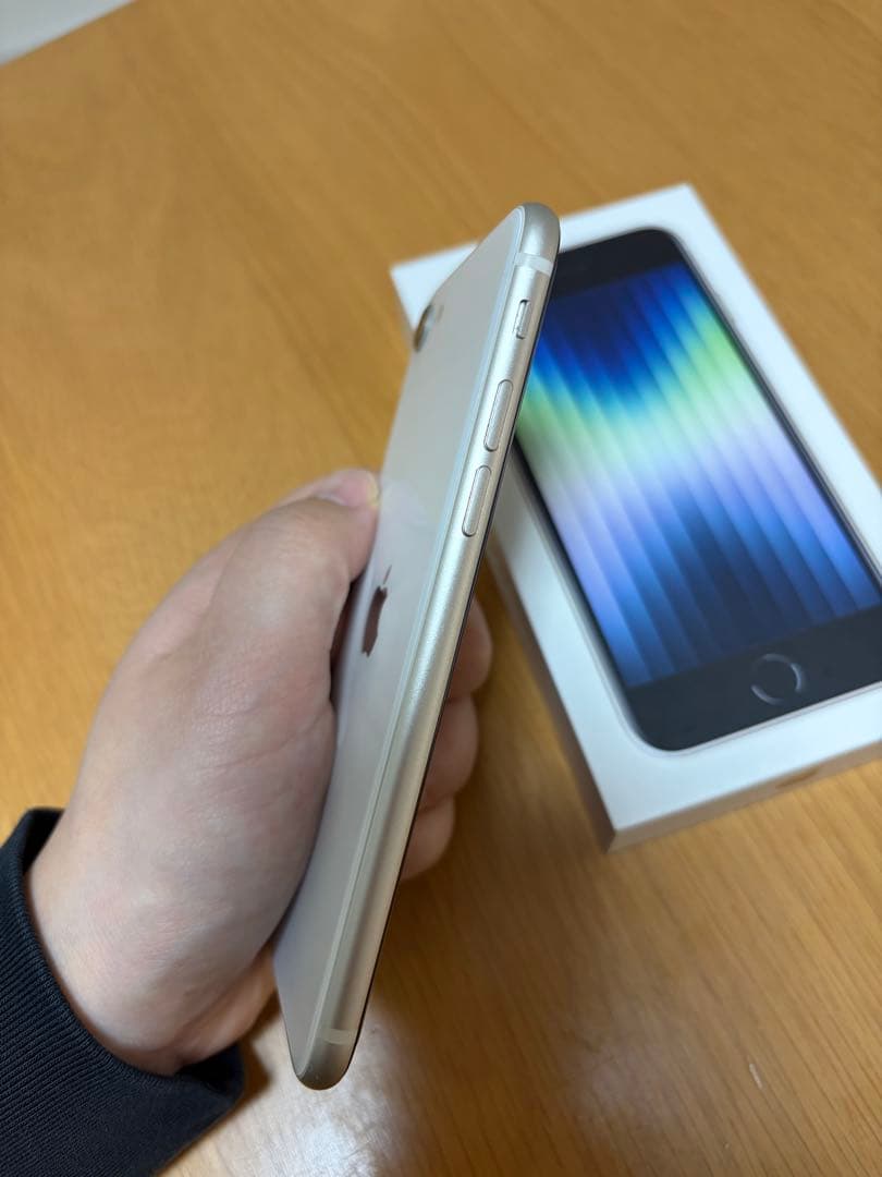 美品iPhoneSE 第3世代 ホワイト本体 128GB SIMフリーおまけ付き