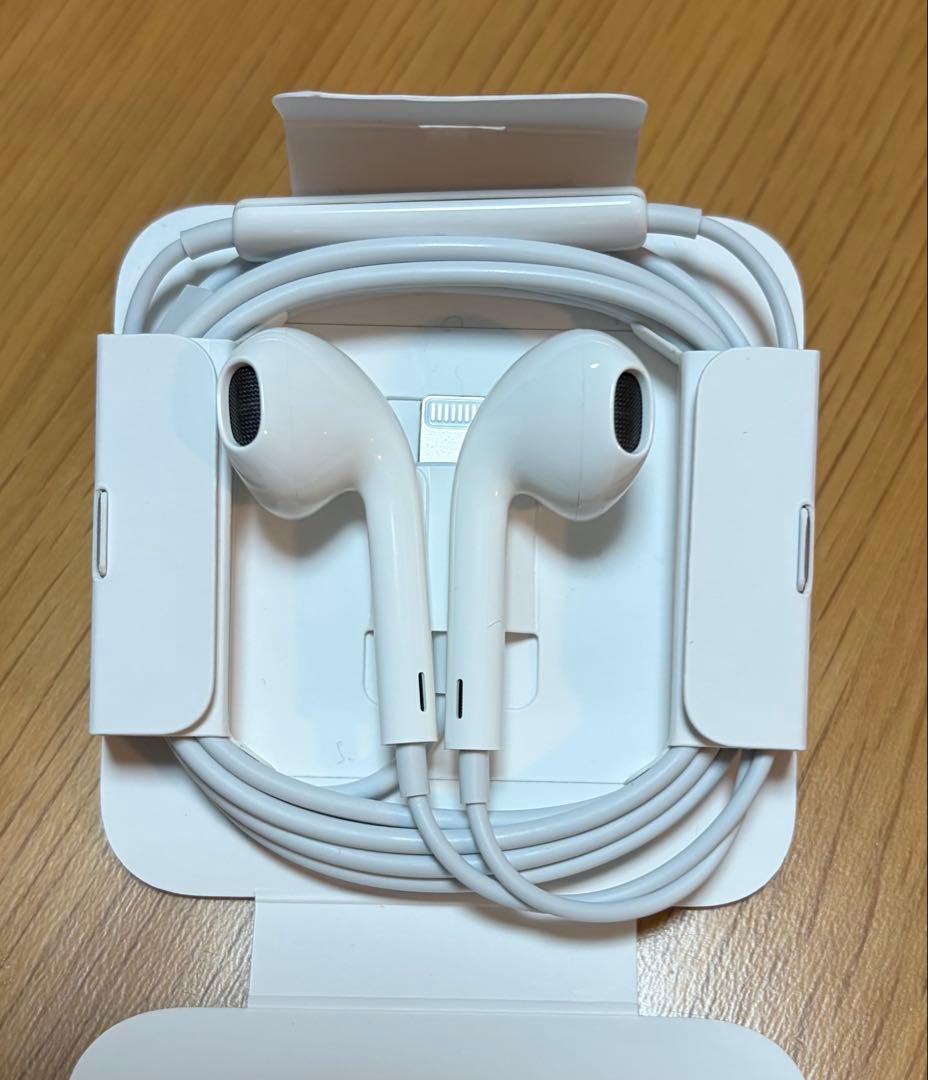 美品iPhoneSE 第3世代 ホワイト本体 128GB SIMフリーおまけ付き