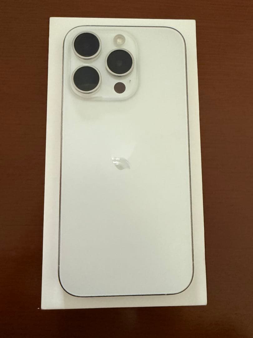 Apple iPhone15 Pro 256GB ホワイトチタニウム