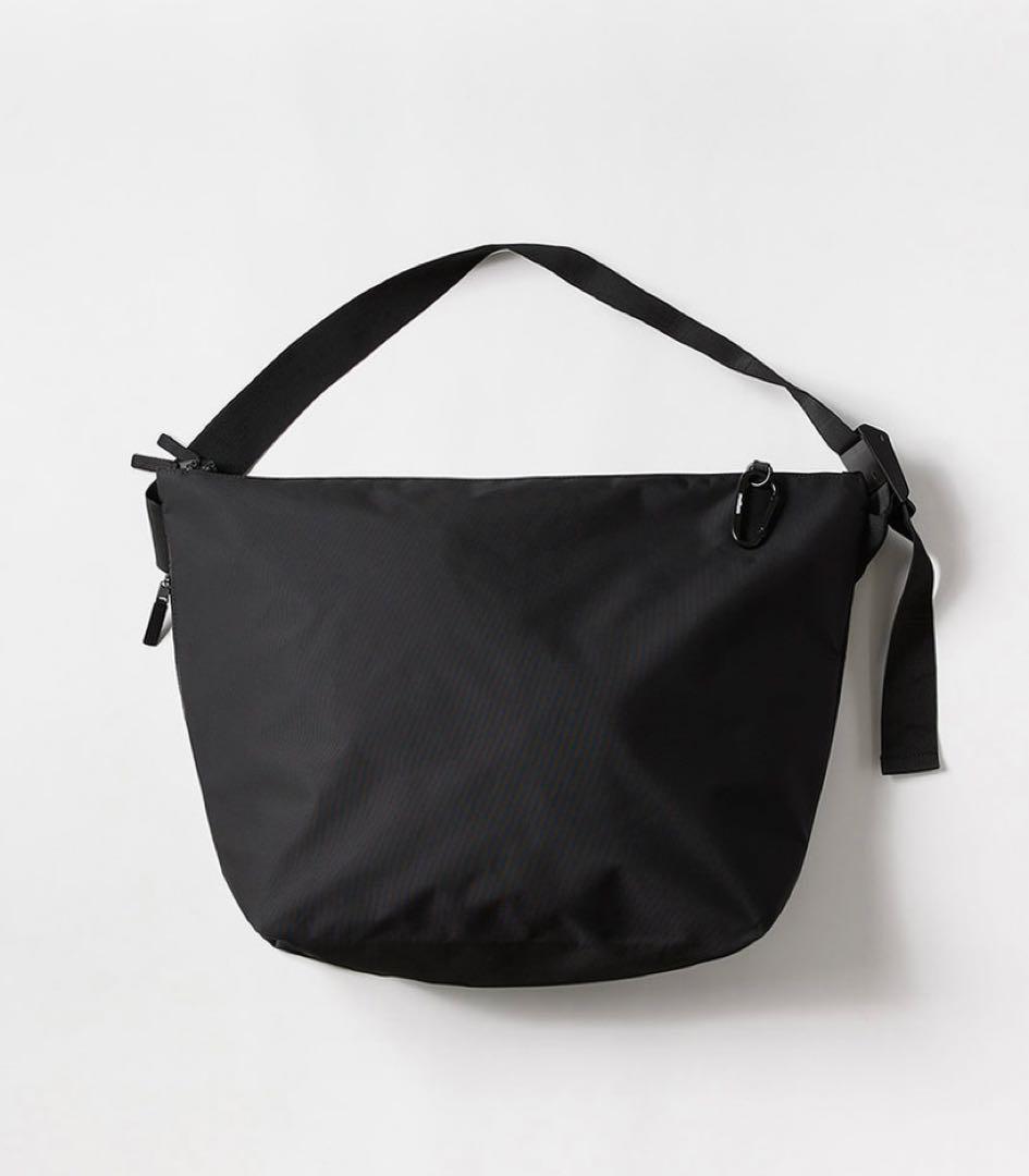 meltum メルタム　ナイロンメッセンジャーバッグ