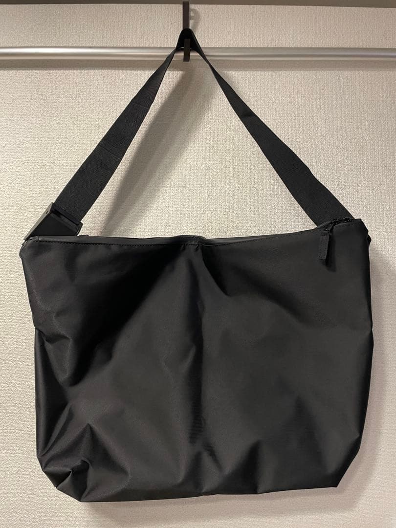 meltum メルタム　ナイロンメッセンジャーバッグ