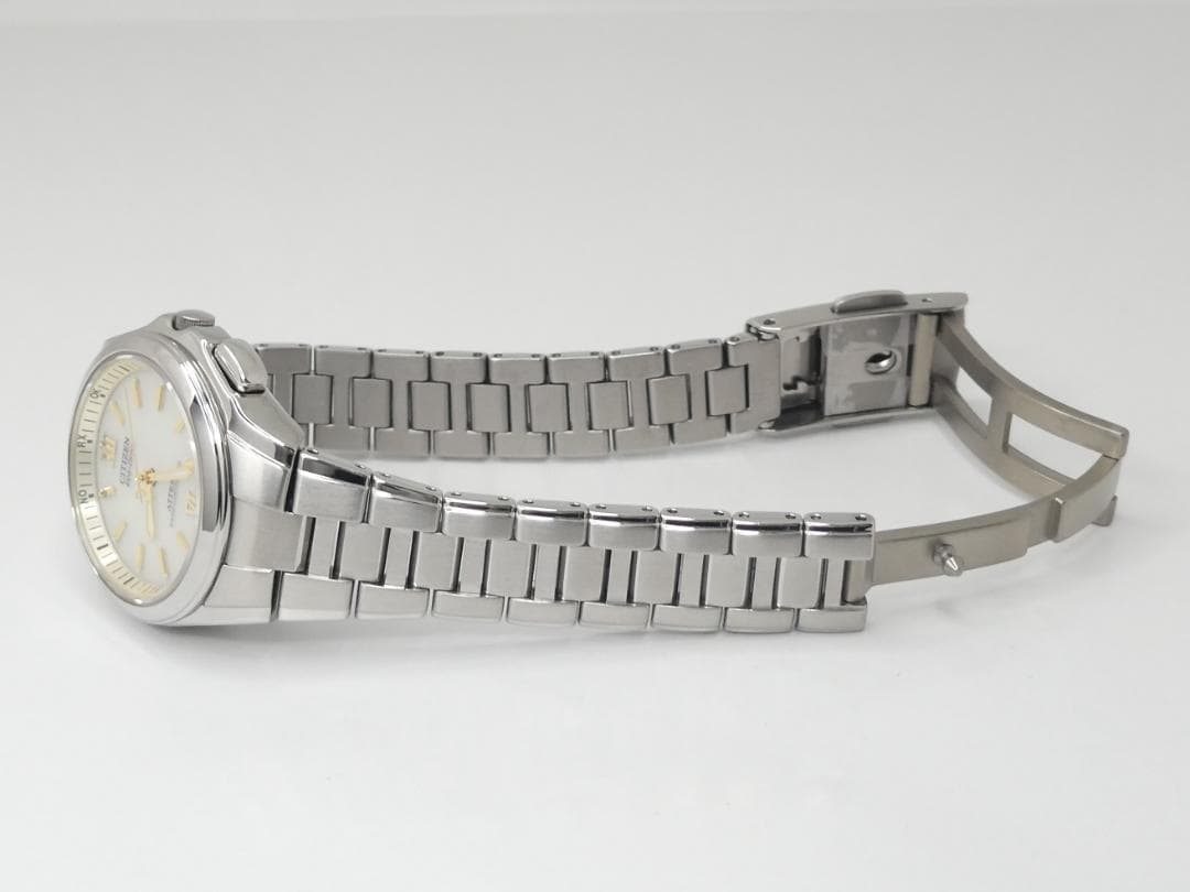 ✴極美品稼働品シチズン アテッサ 電波ソーラー チタニウム 17.5㎝ 未使用品