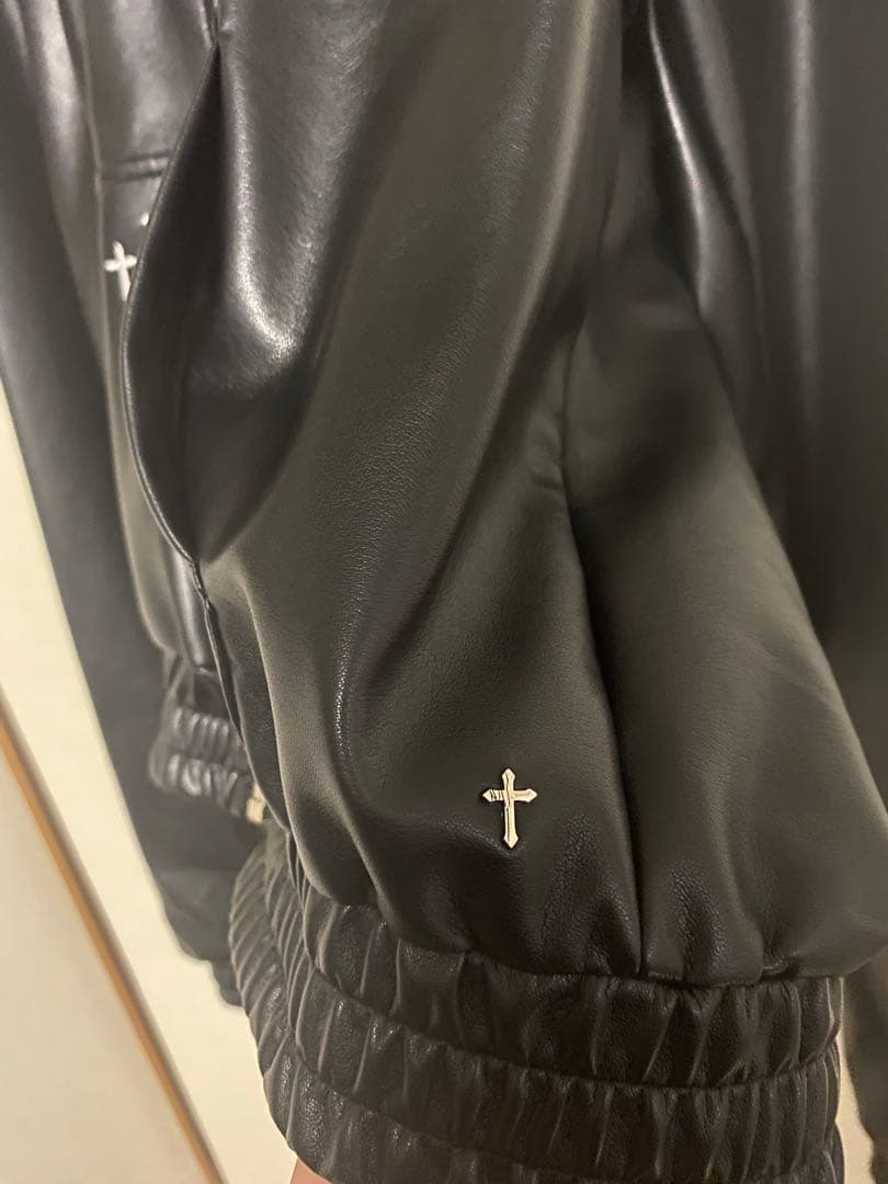 LAST NEST レザージップフーディー