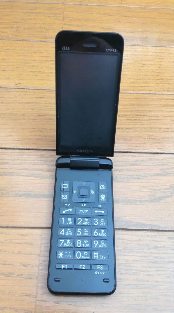 美品　GRATINA KYF42 ブラック　携帯電話