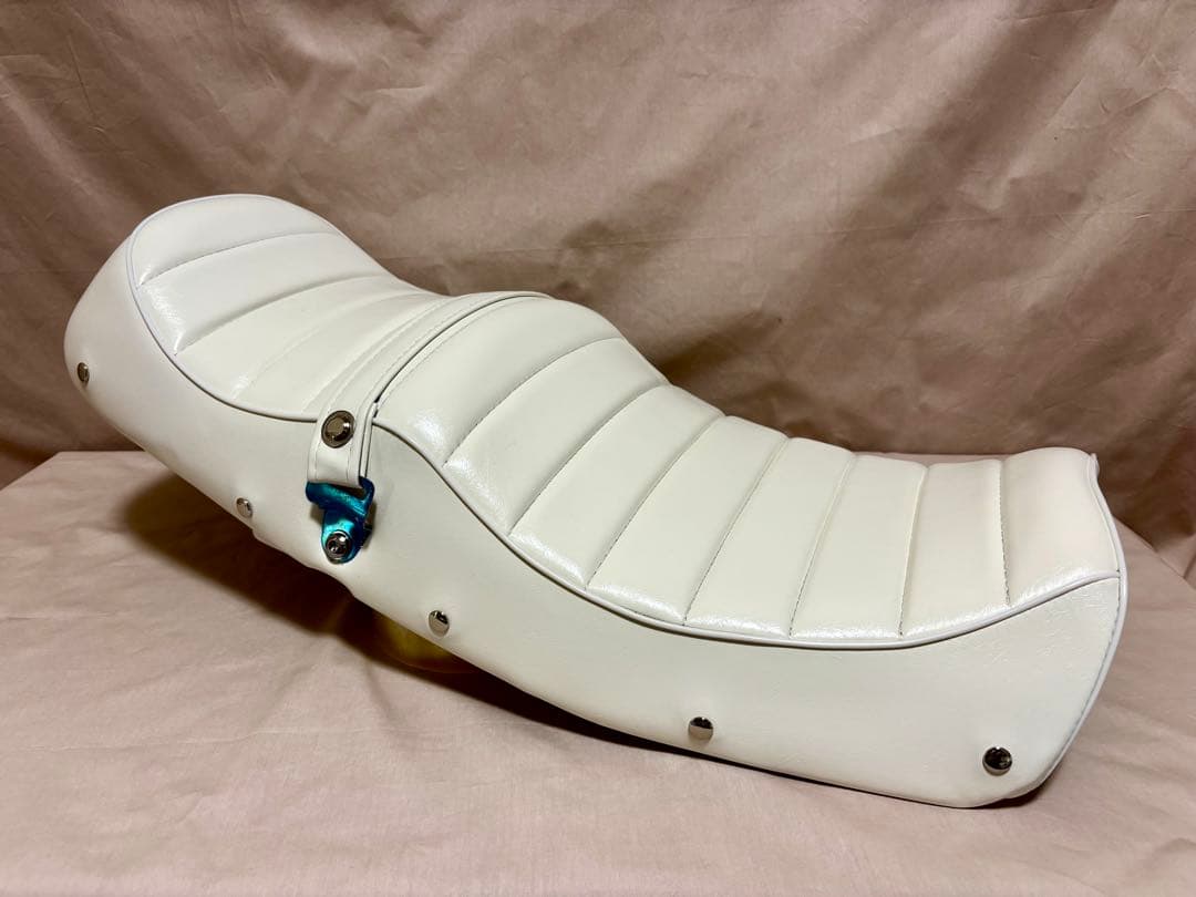 ホワイトレザータックロールシート ホンダ　CB400SF SB NC39〜最終型