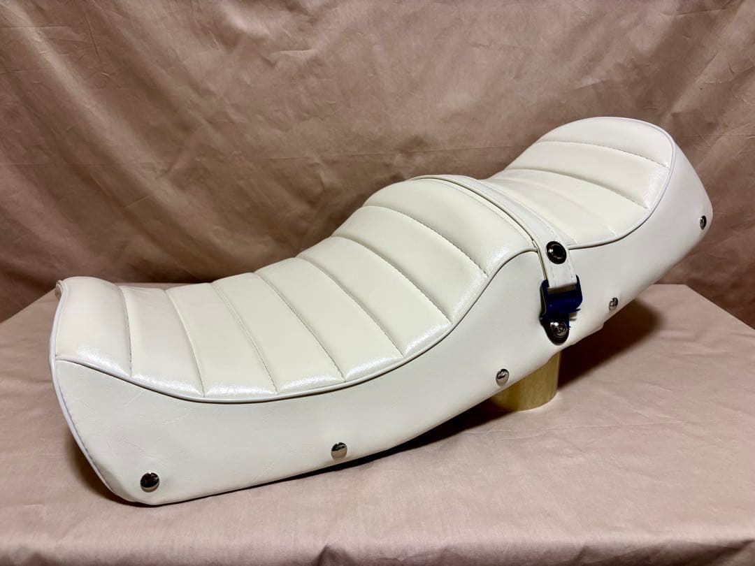 ホワイトレザータックロールシート ホンダ　CB400SF SB NC39〜最終型