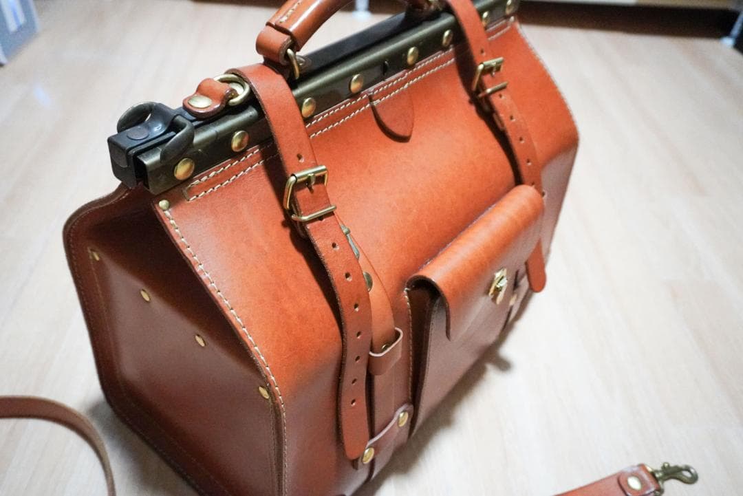 大人の魅力‼️HERZ限定モデル 「グラッドストン・バッグ」