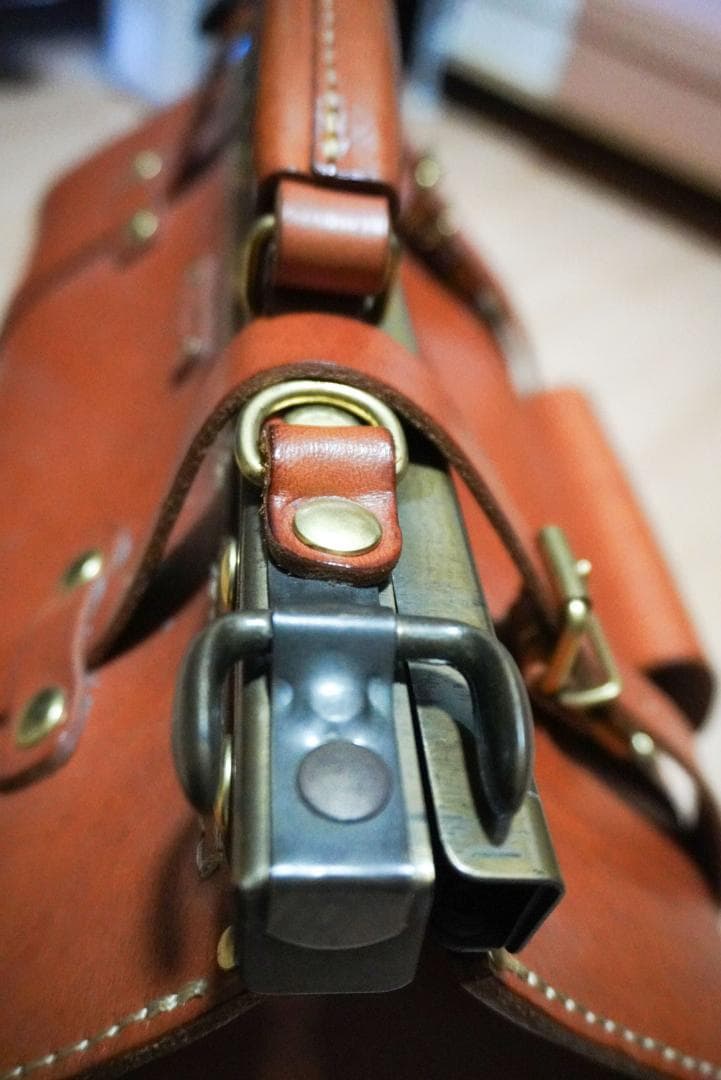 大人の魅力‼️HERZ限定モデル 「グラッドストン・バッグ」