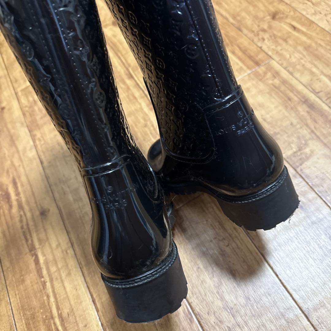 louis vuitton ルイヴィトン 黒いロゴ入りラバーブーツ 38