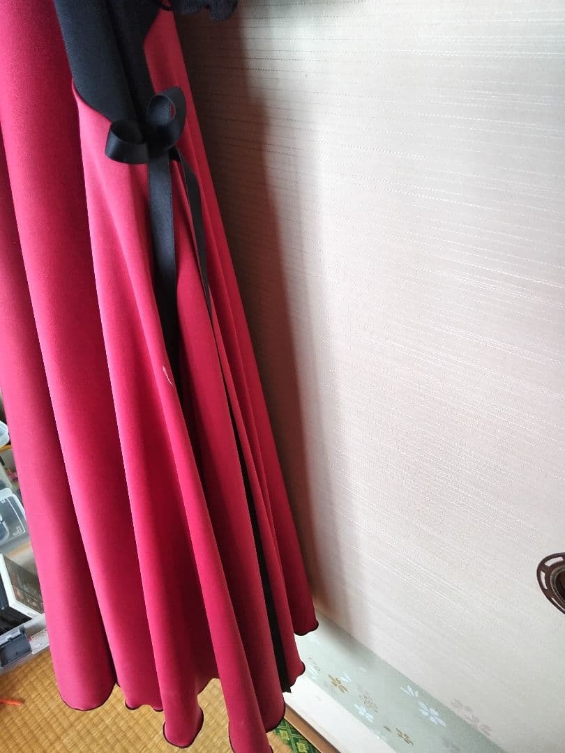 赤と黒の社交ダンスドレス