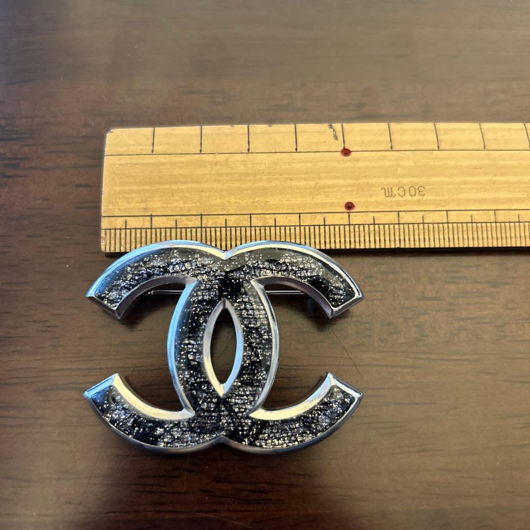 CHANEL CCロゴ ブローチ シルバー・ブラック 約5.5cm