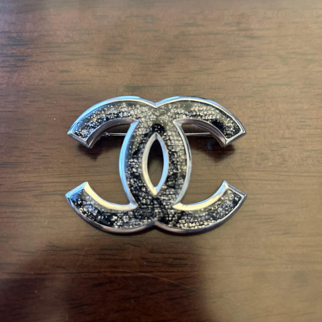 CHANEL CCロゴ ブローチ シルバー・ブラック 約5.5cm