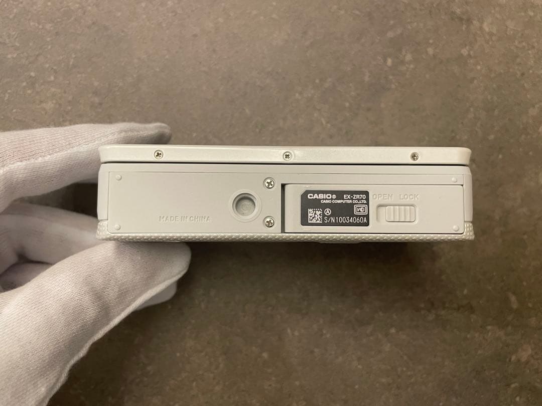 【美品】動作確認済み　CASIO EXILIM EX-ZR-70 SDカード付