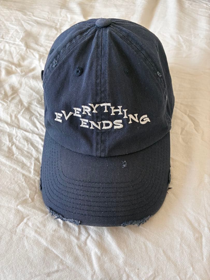 ベースボールキャップ EVERYTHING ENDS