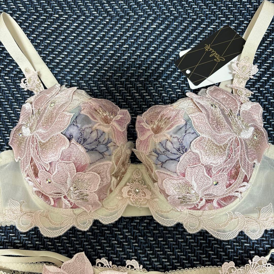 Salute 花柄刺繍 ブラジャーショーツセット