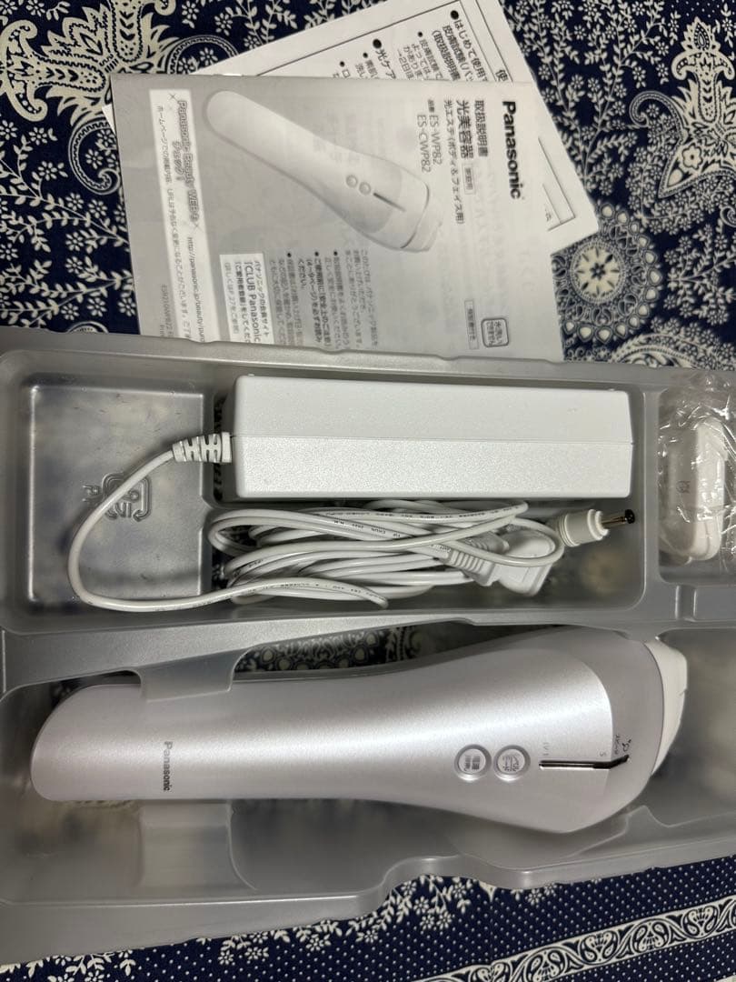 美品　パナソニック 光エステ 光美容器　光脱毛器　ES-CWP82-S