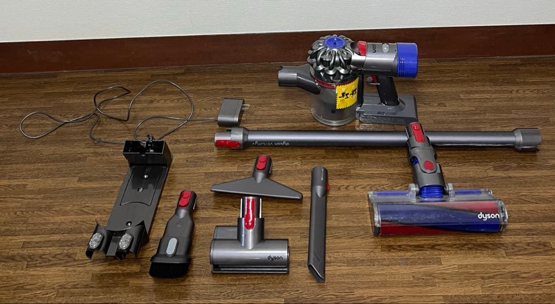 【良品】ダイソンコードレス掃除機 v8 fluffy+