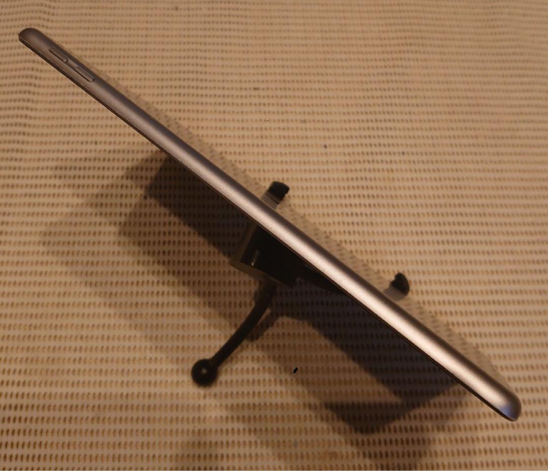 完動品液晶無傷iPad第6世代(A1893)本体32GBグレイ送料込2JF8J