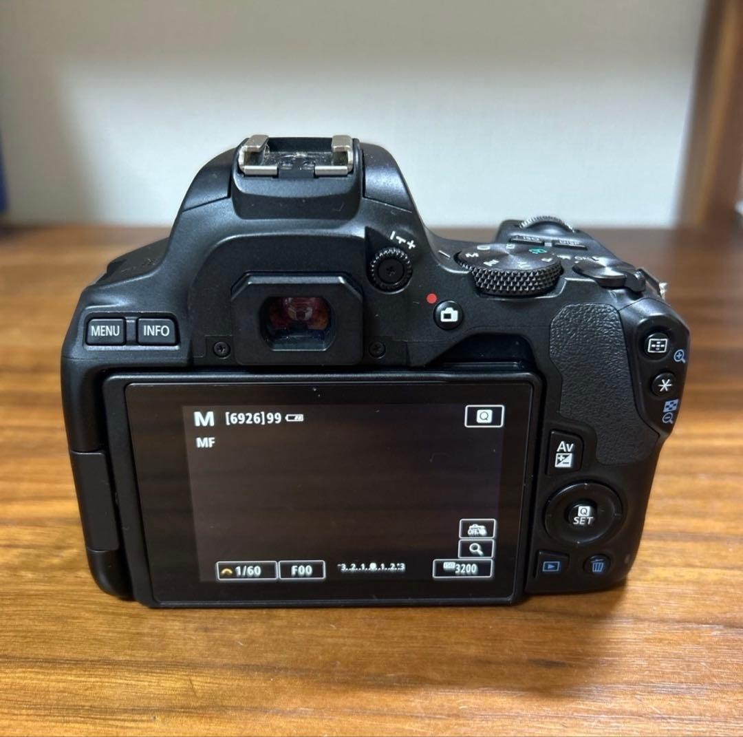 Canon EOS Kiss X10 レンズ・充電器付き