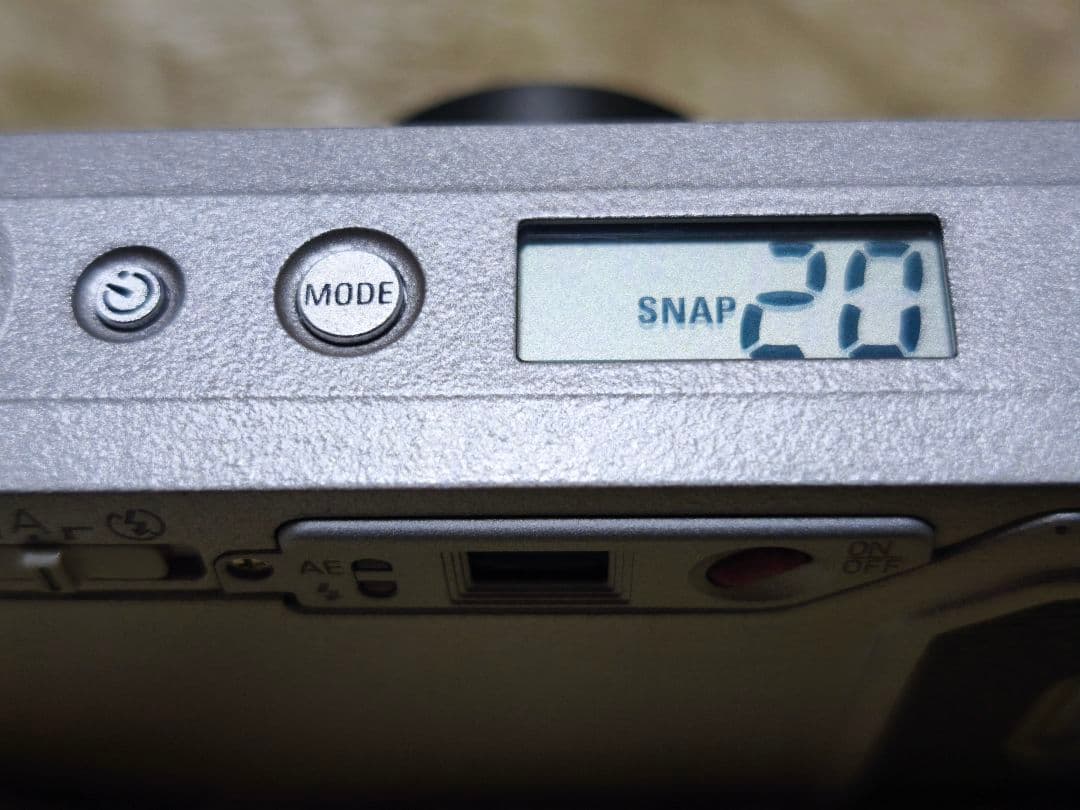 【超美品、箱付き】リコー　フィルムカメラ　GR1date　シルバー