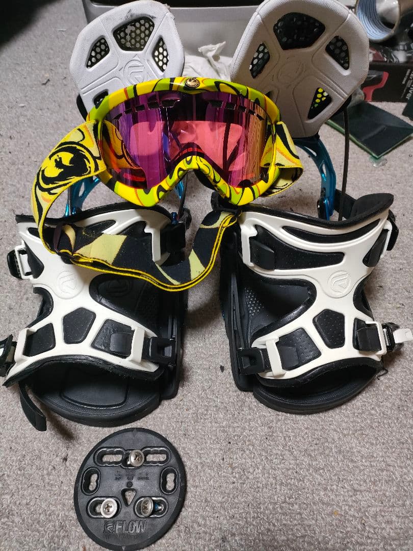 FLOWスノーボードビンディング GT　FUES Lサイズ　ゴーグルおまけ
