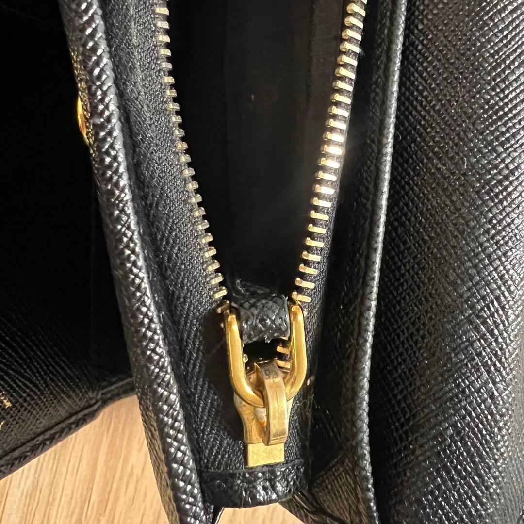 プラダ　財布