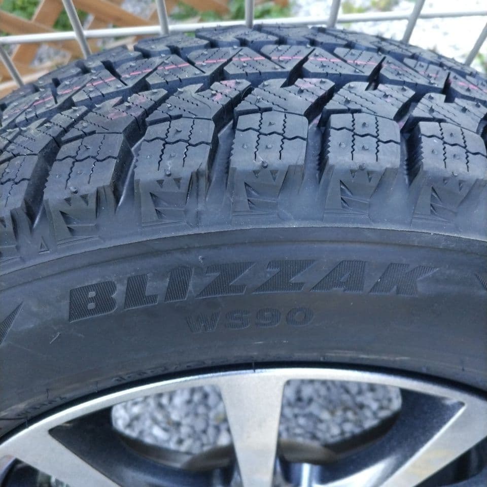 BLIZZAK 195/65R15 ,1月20日迄に買って頂け方5000円値下