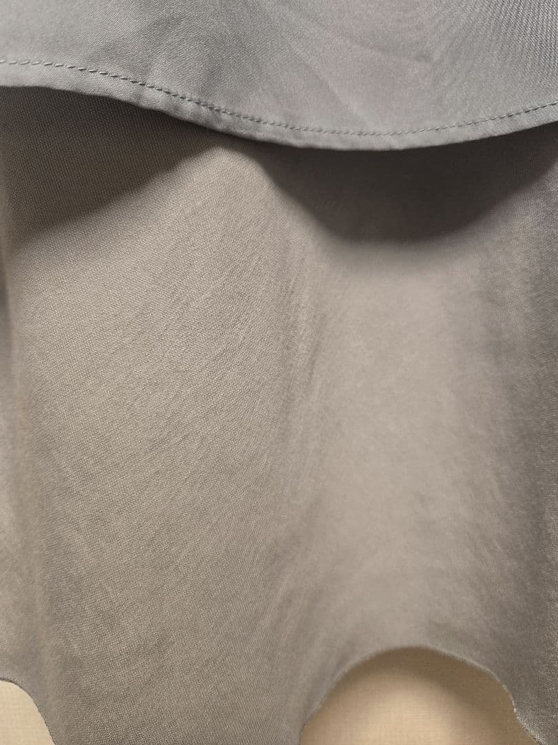 emmi シャイニーサテンロングスカート