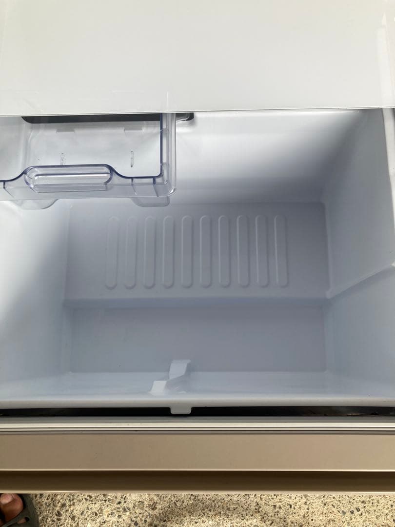 シャープ　冷蔵庫　SJ-GH35G-W 2023年製