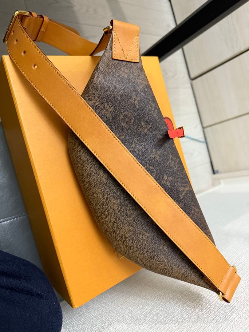 ルイヴィトン　バムバッグ　ほぼ新品