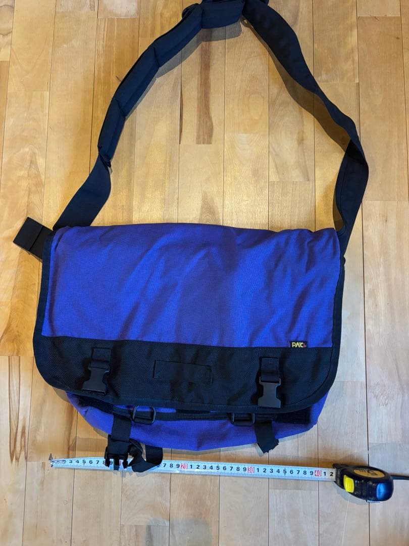 PAC 紫色ナイロンメッセンジャーバッグ